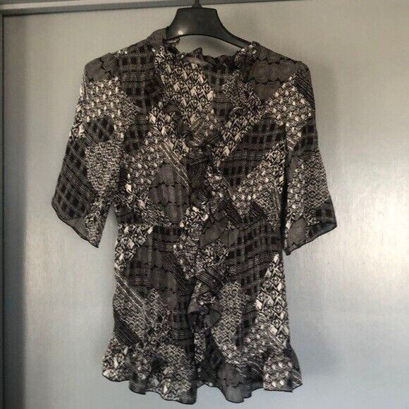 NY Collection Black White Print Ruffle V Neck Blouse Top Medium Short Sleeve - Picture 1 of 7